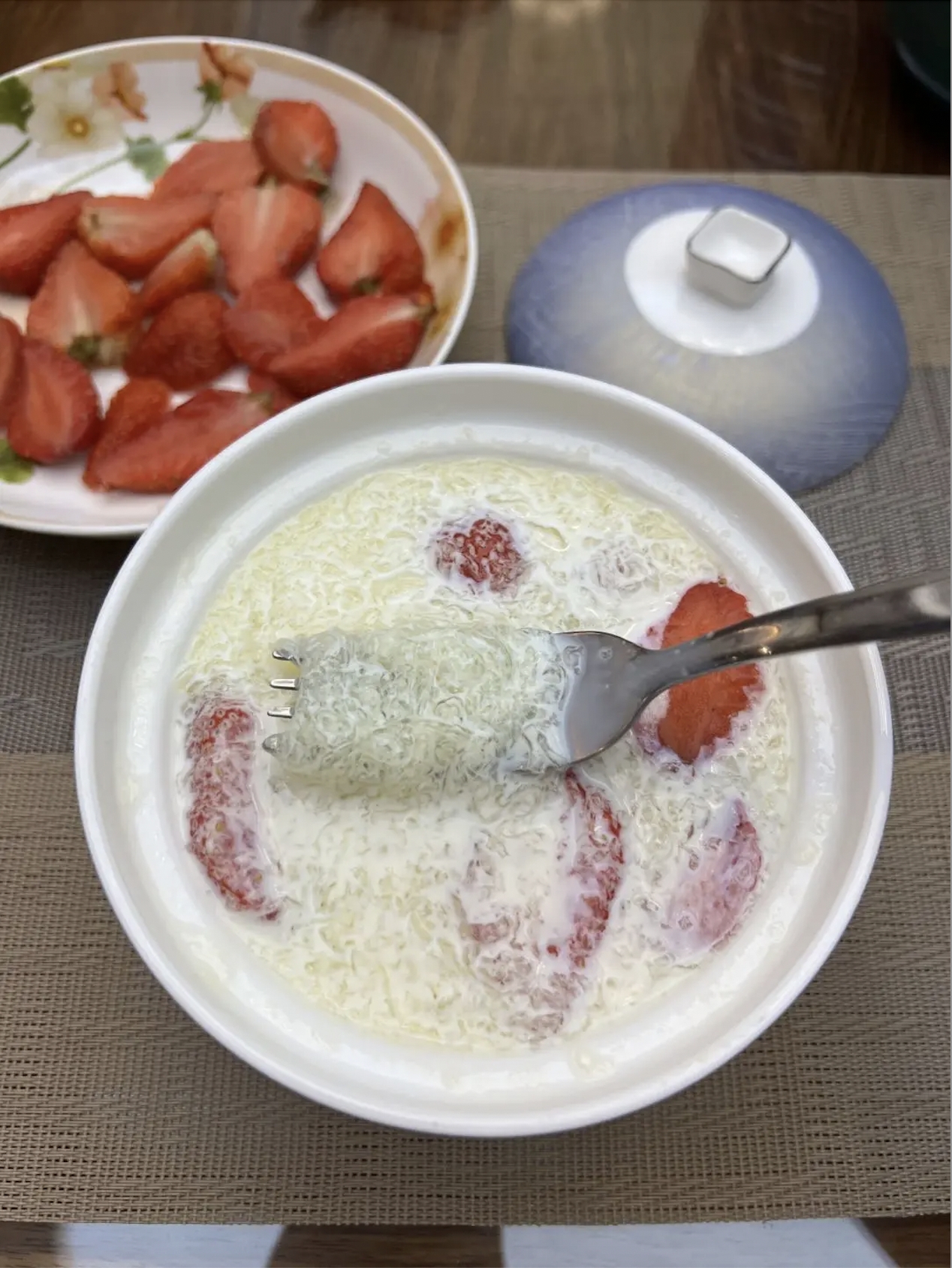 CÁCH LÀM YẾN CHƯNG MIX SỮA VÀ DÂU TƯƠI - NHẸ NHÀNG, THANH MÁT CỰC HỢP CHO MÙA HÈ